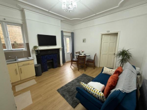 1 Bedroom, 30 minutes to centre!